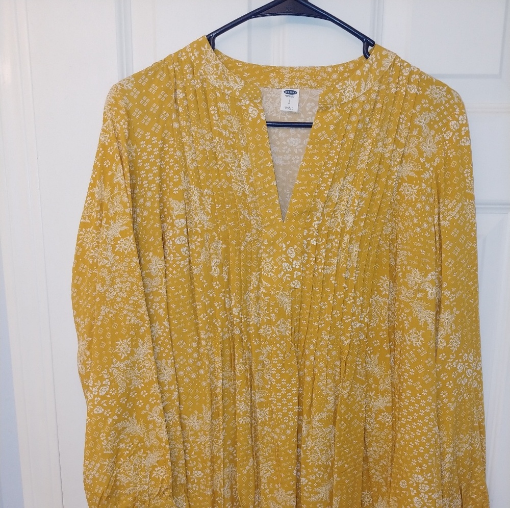 Yellow color shift summer dress
